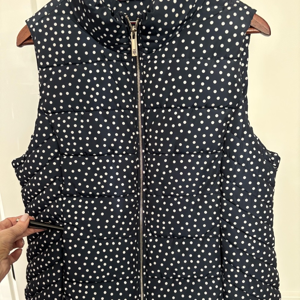 NEW WOMENS TOMMY HILFIGER NAVY BLUE AND WHITE POLKA DOT PUFFER VEST SZ L - Picture 4 of 15
